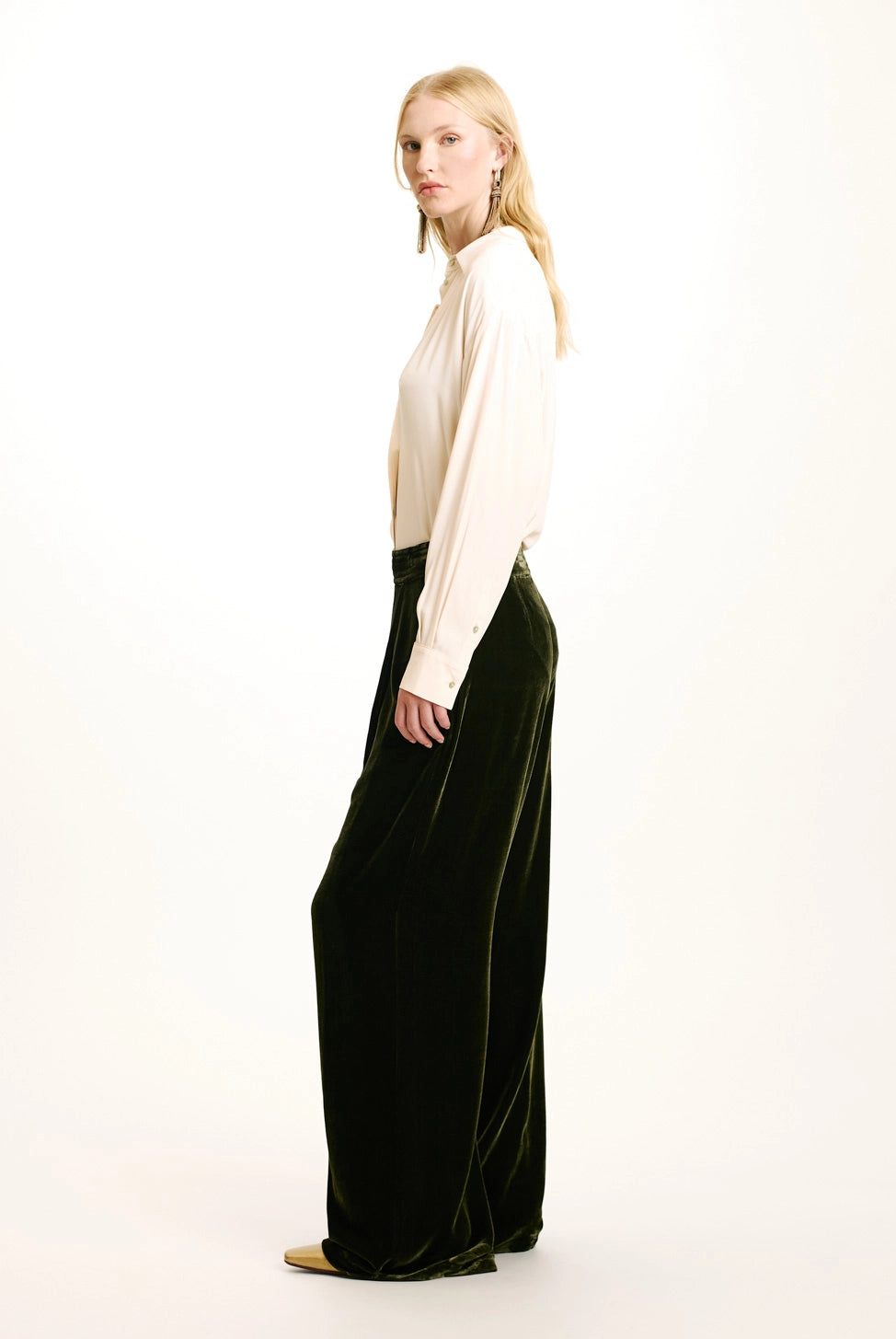Pascal Smooth Velvet Pants - Matcha Green by Momonì — view 3