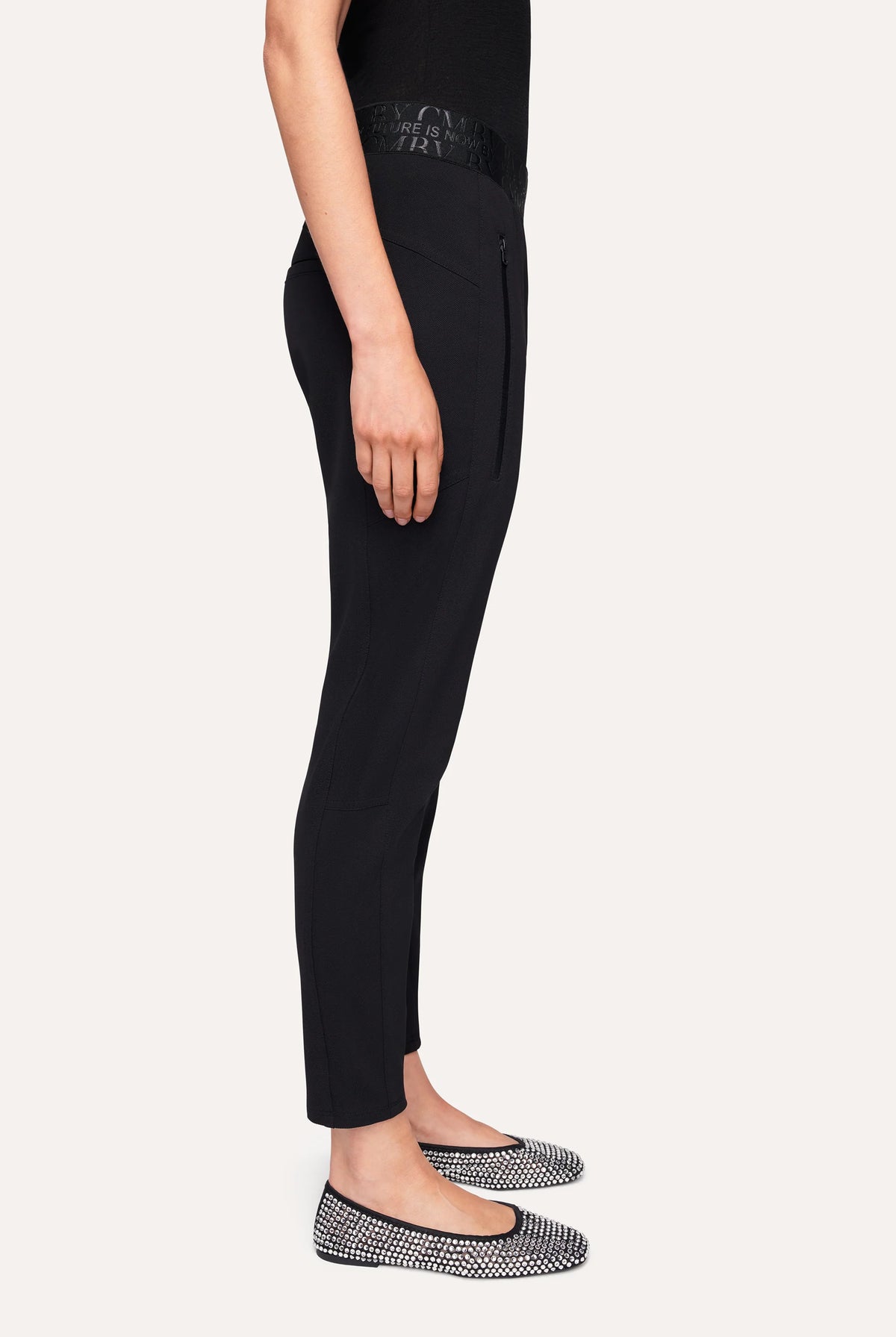 Jordi Seam Cropped Joggpants - Black by Cambio — view 3