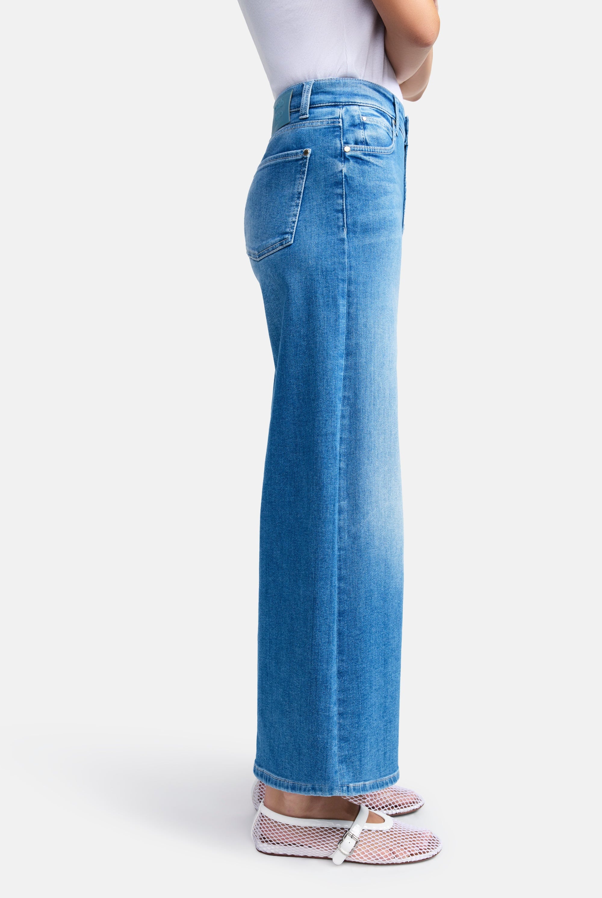 Palazzo Cropped Jean - Sunny Mid Splinted by Cambio — view 3