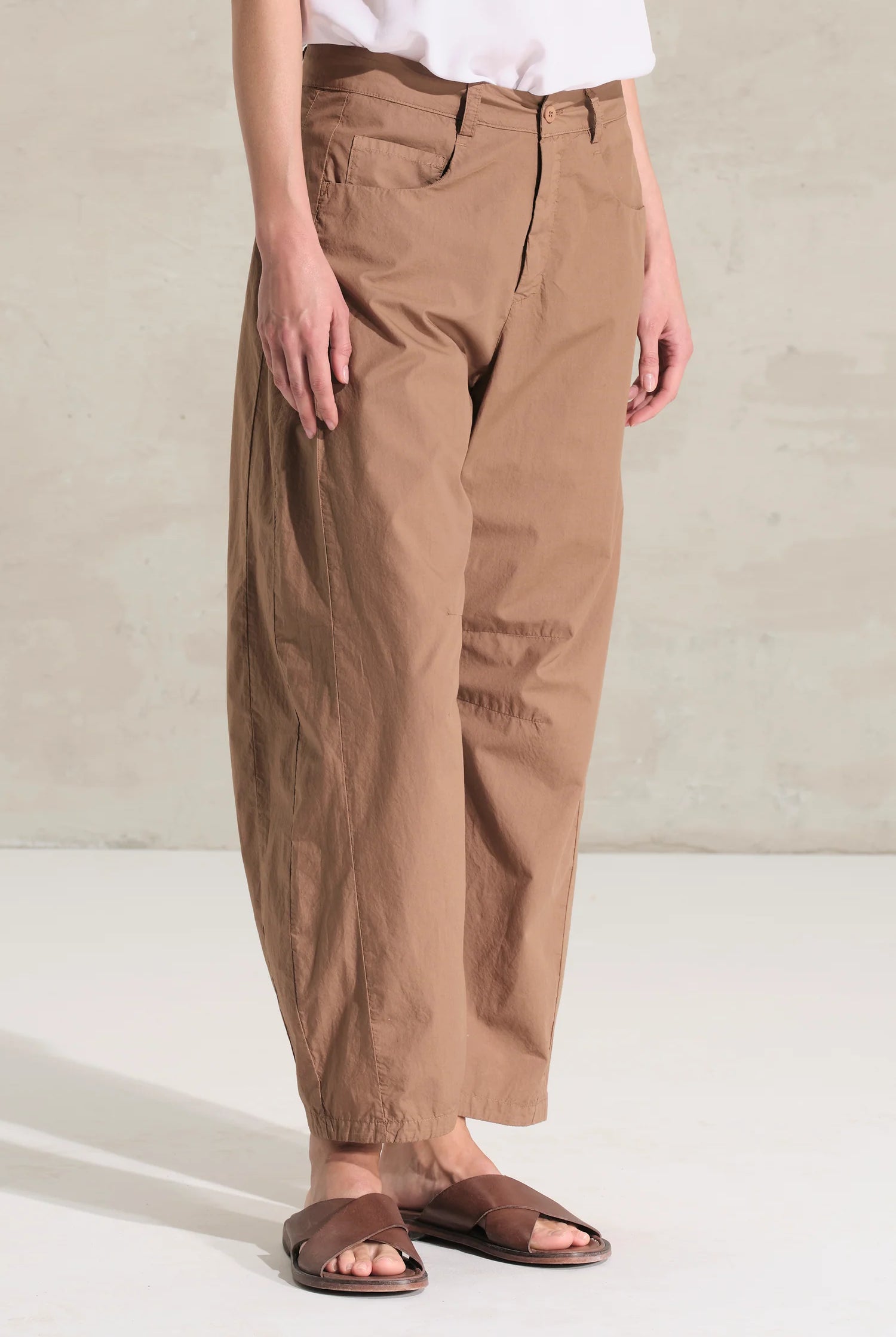 Cotton 5-pocket Balloon Trousers - Nut by Transit Par-Such — view 3
