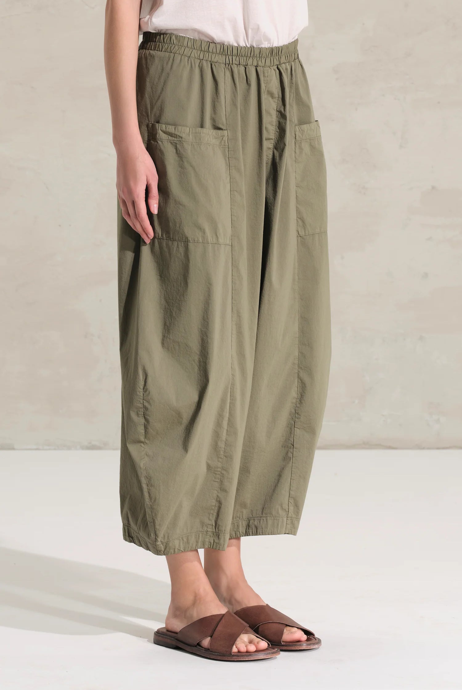 Bombeè-Shaped Trousers - Green by Transit Par-Such — view 3