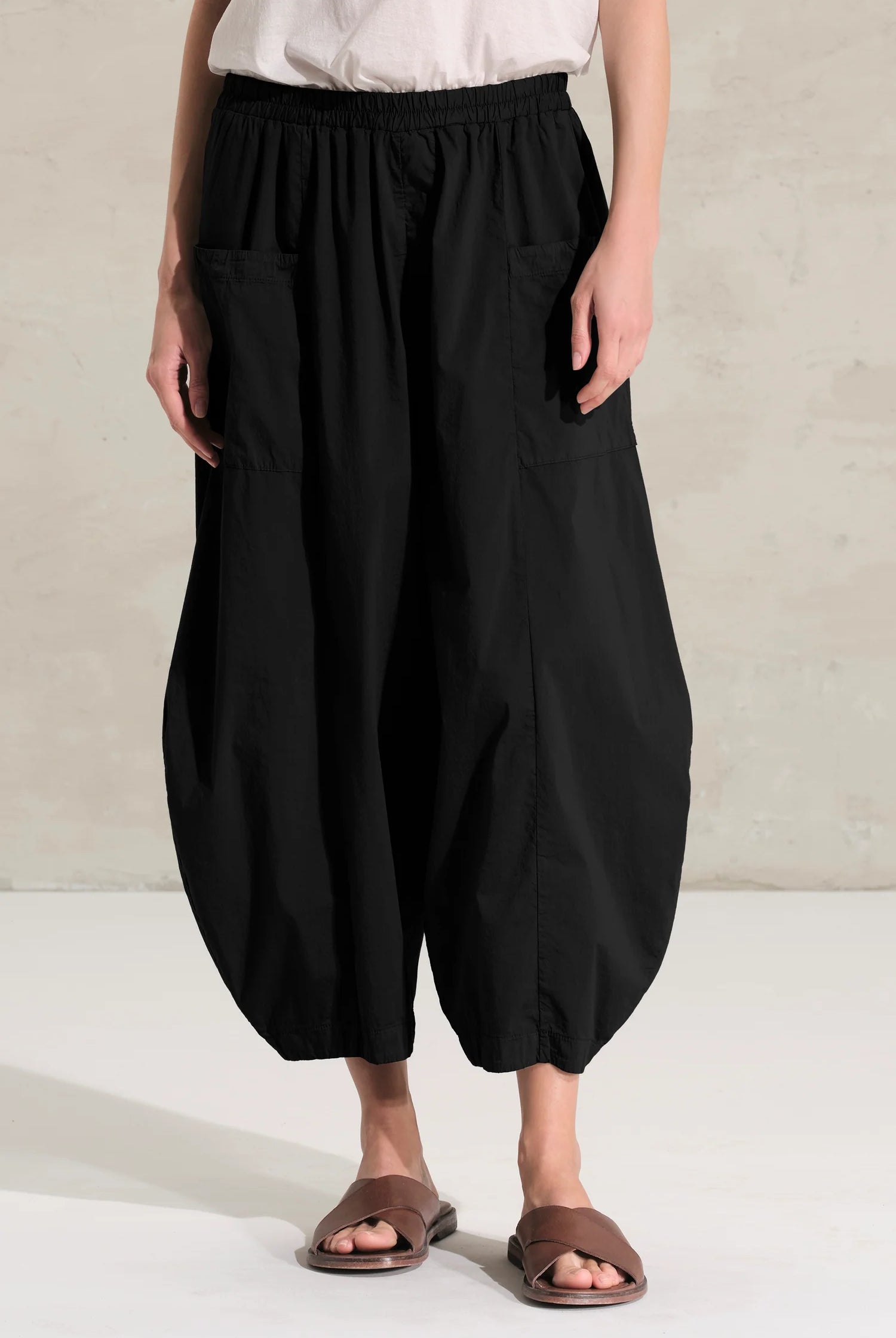 Bombeè-Shaped Trousers - Black by Transit Par-Such — alternate view