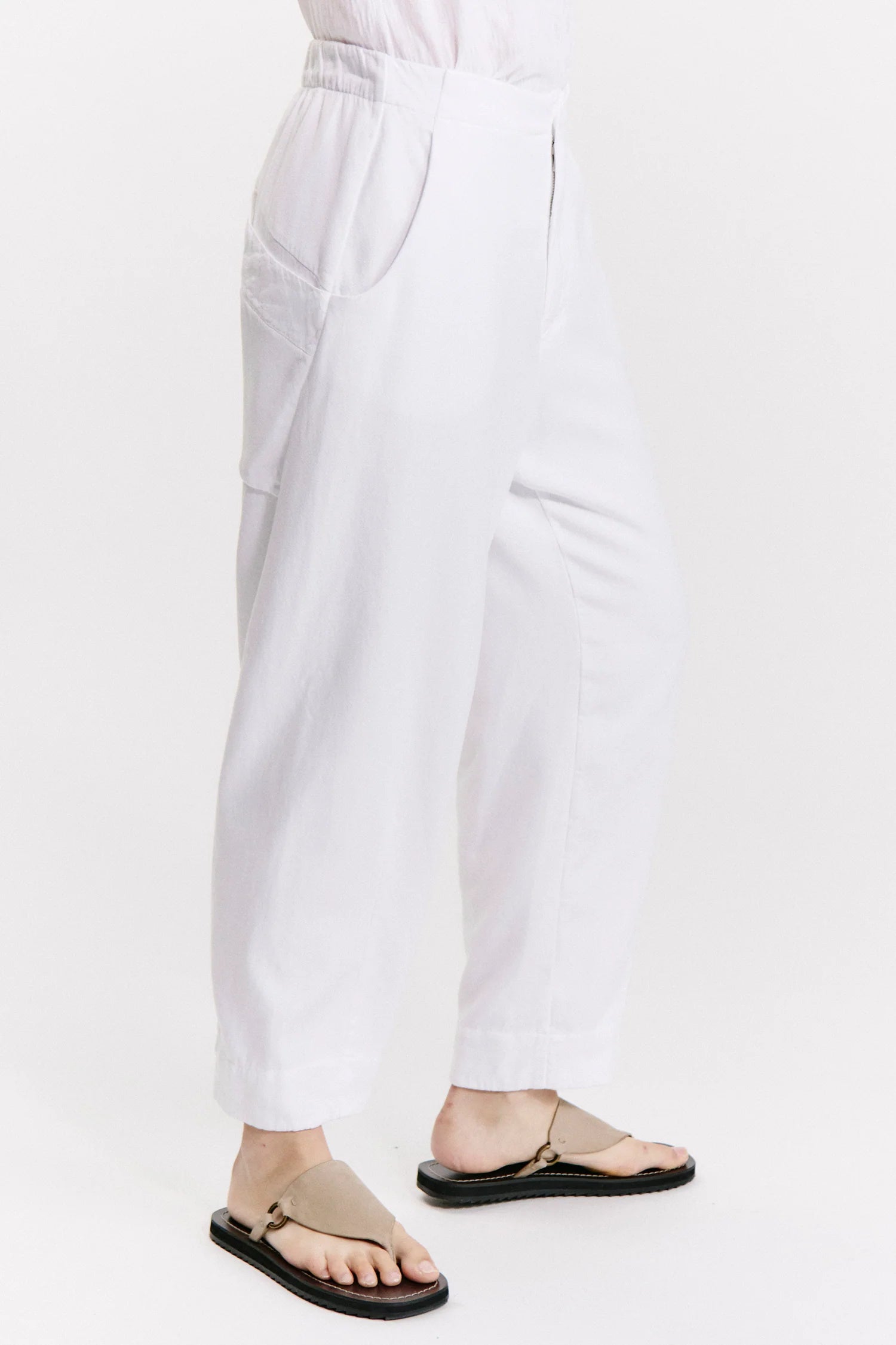 Loose Fit Patch Pockets Trousers - White by Transit Par-Such — alternate view