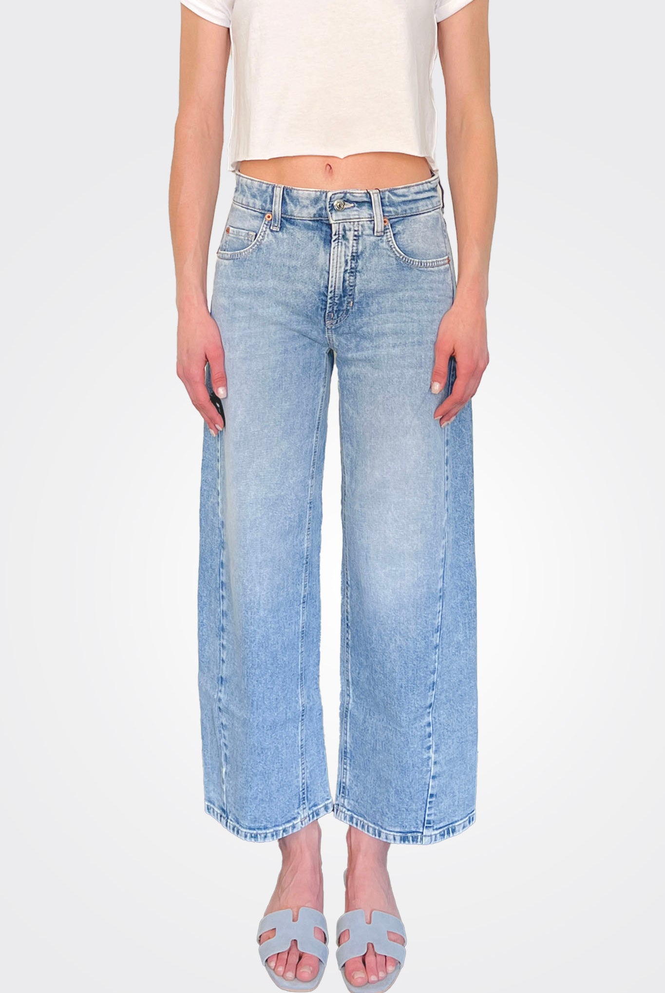 Oria O Shape Cropped Jeans - Salty Superbleached by Cambio — alternate view
