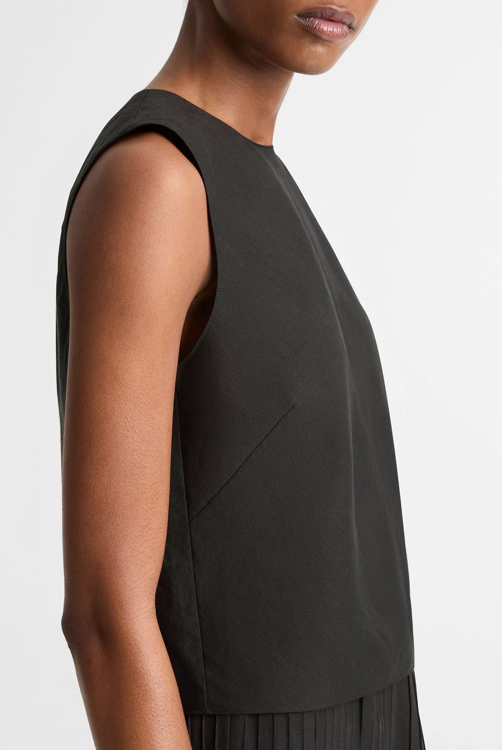 Linen Crew Neck Tank - Black by Vince — alternate view
