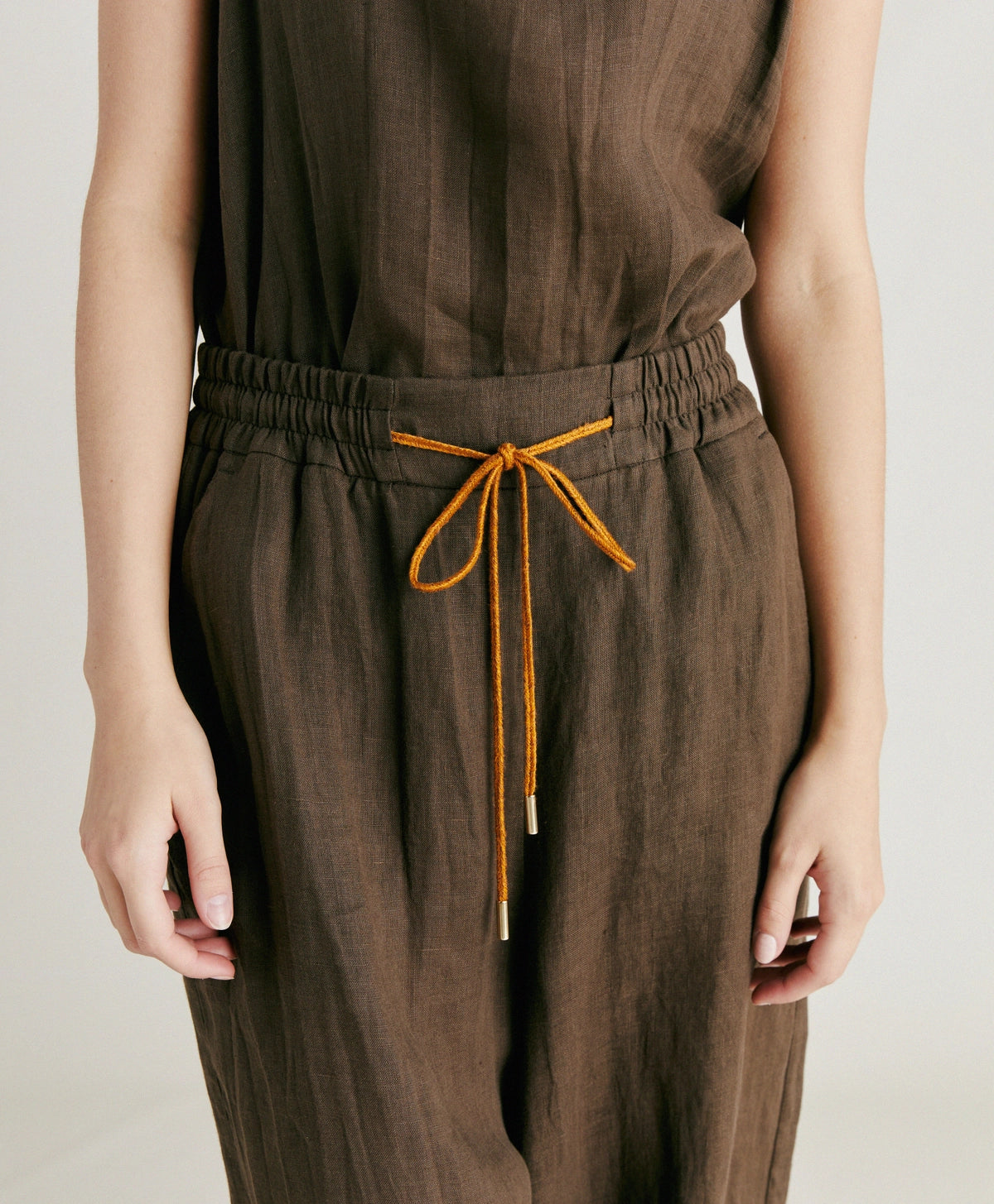 Aliterru Linen Pant - Army Green by Momonì — view 4