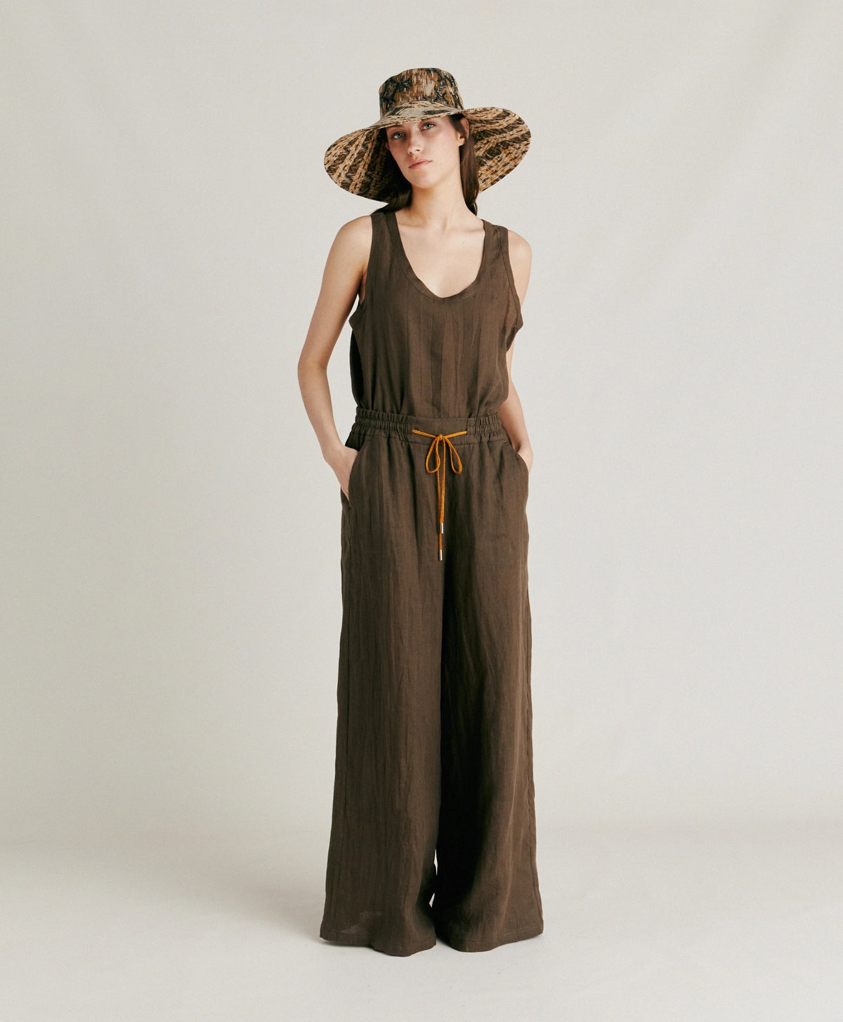 Aliterru Linen Pant - Army Green by Momonì — view 3