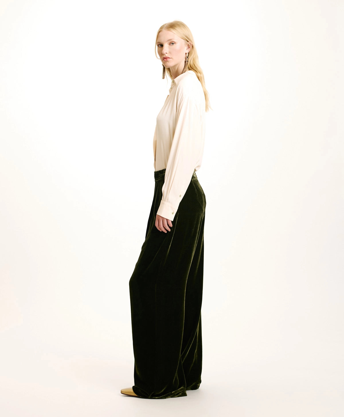 Pascal Smooth Velvet Pants - Matcha Green by Momonì — view 3