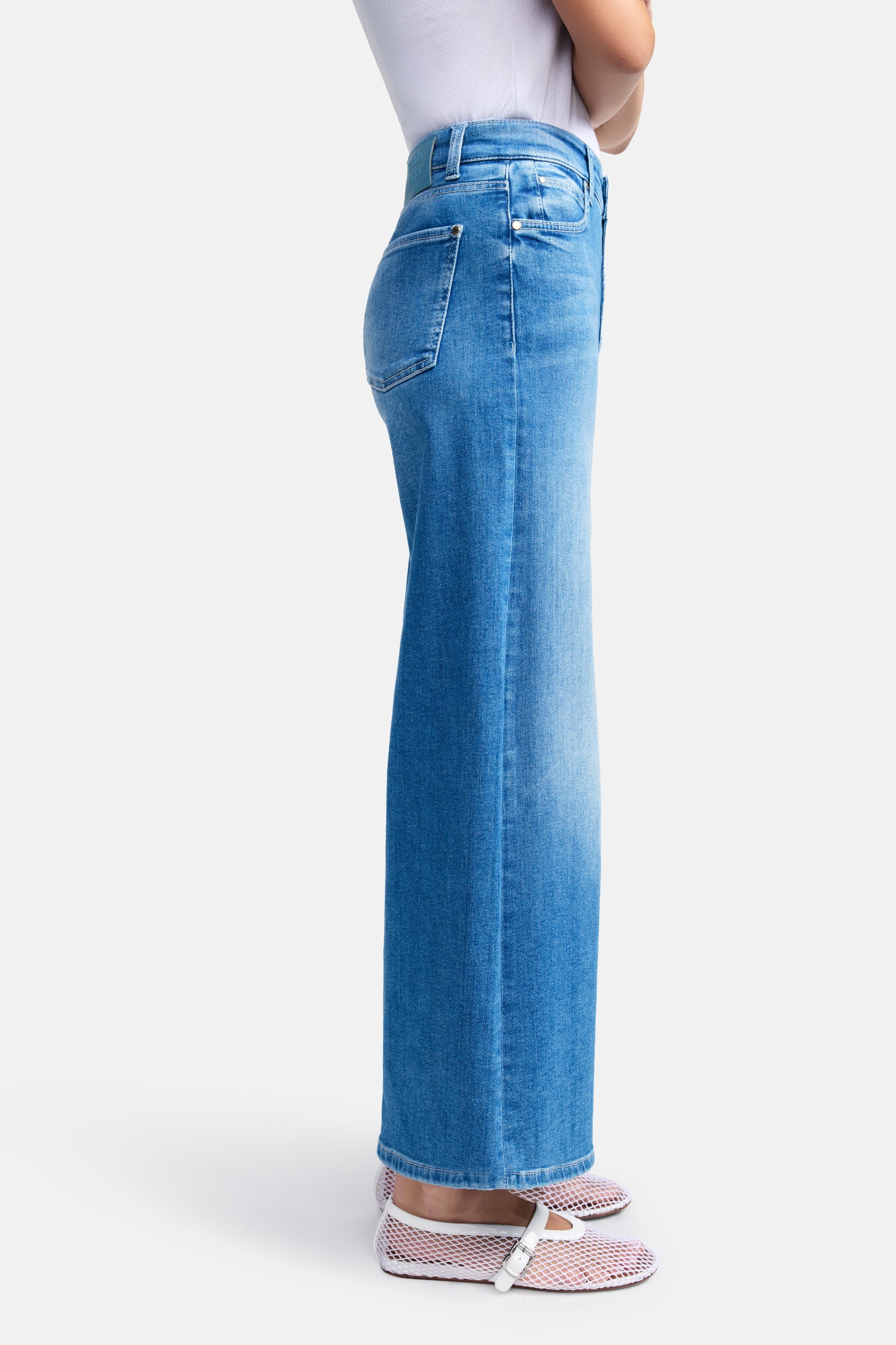 Palazzo Cropped Jean - Sunny Mid Splinted by Cambio — view 3
