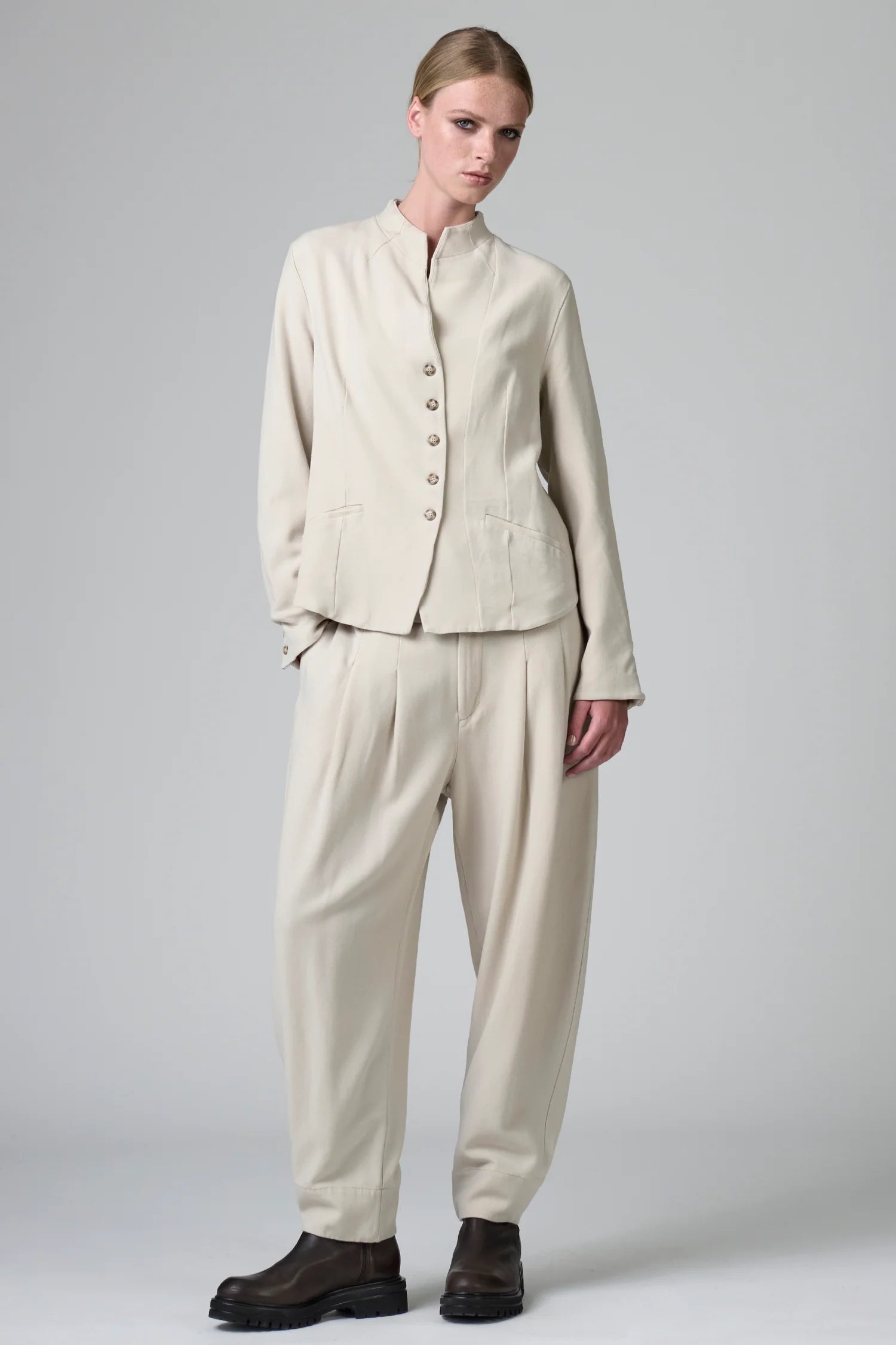Stretch Wool Shaped Jacket - Chalk by Transit Par-Such — view 4
