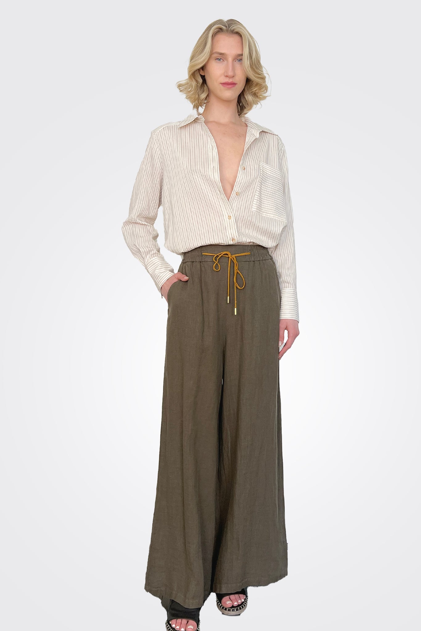 Aliterru Linen Pant - Army Green by Momonì | 25 South Boutiques