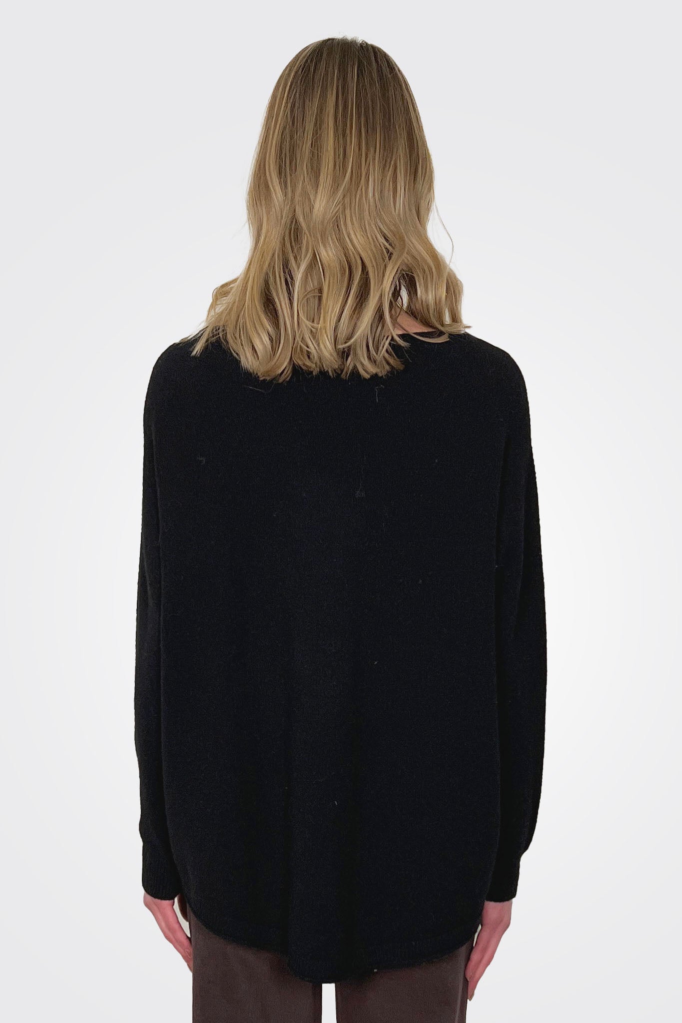 Bear Sweater - Noir by Bye Firenze — alternate view
