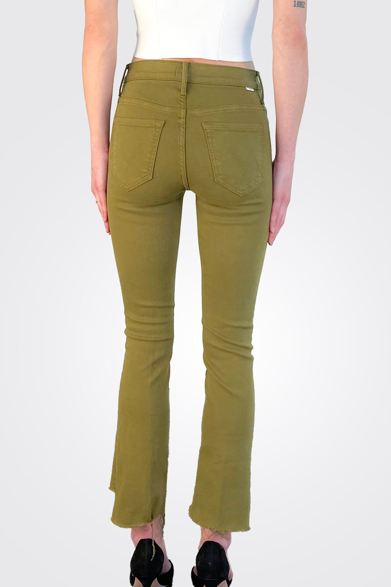 The Insider Crop Step Fray - Fir Green by MOTHER — view 3