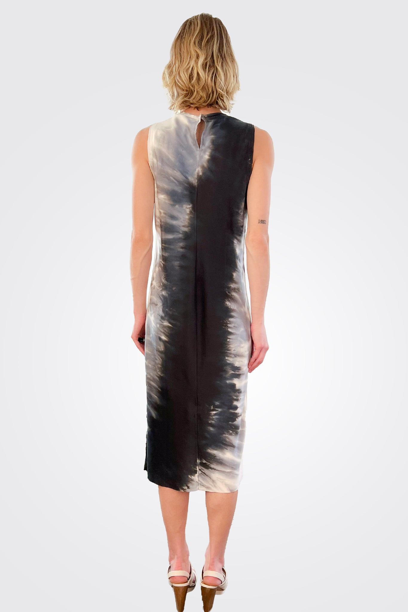 Midi Shift Dress - Sand Black by Michelle Jonas — alternate view