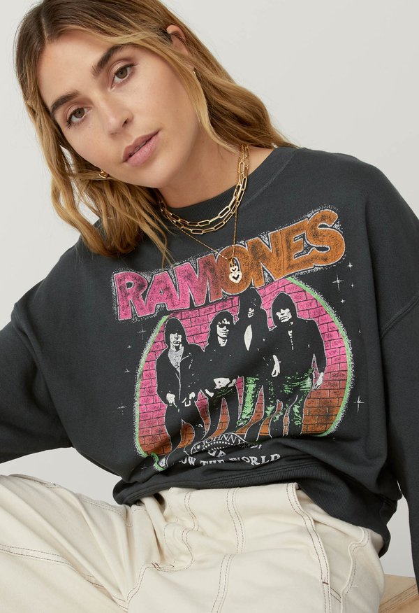Ramones Oversized Crewneck - Vintage Black by DayDreamer — alternate view