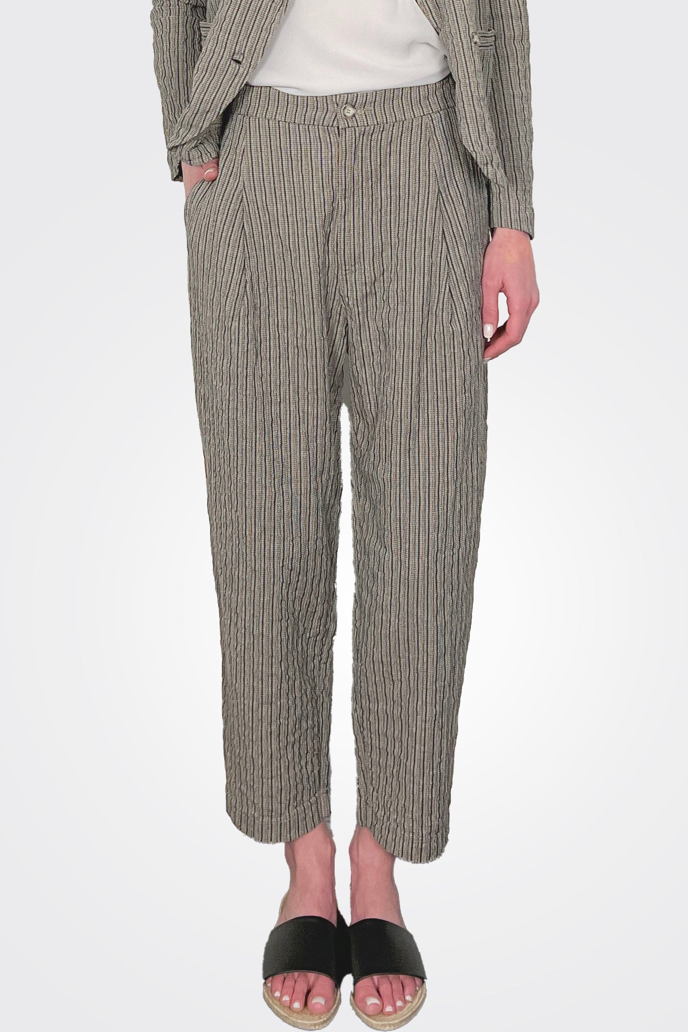 Comfort Crop Embossed Trousers - Taupe by Transit Par-Such — alternate view