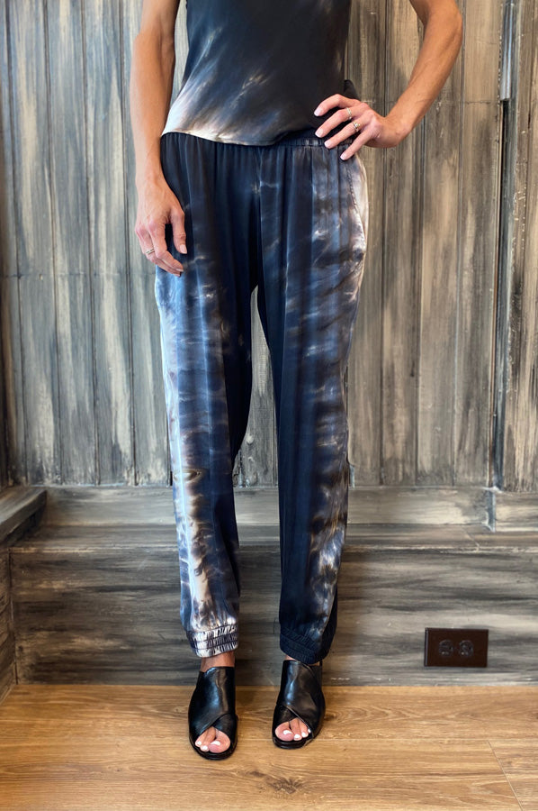 Jogger - Black Sand by Michelle Jonas — alternate view