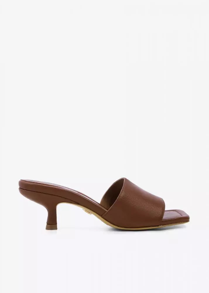 Jone Sandal - Cuero by Lola Cruz | 25 South Boutiques